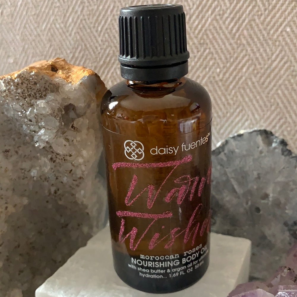 Daisies Fuentes body oil